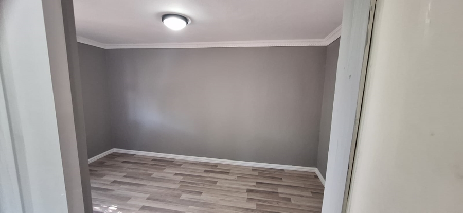To Let 2 Bedroom Property for Rent in Zeekoevlei Western Cape
